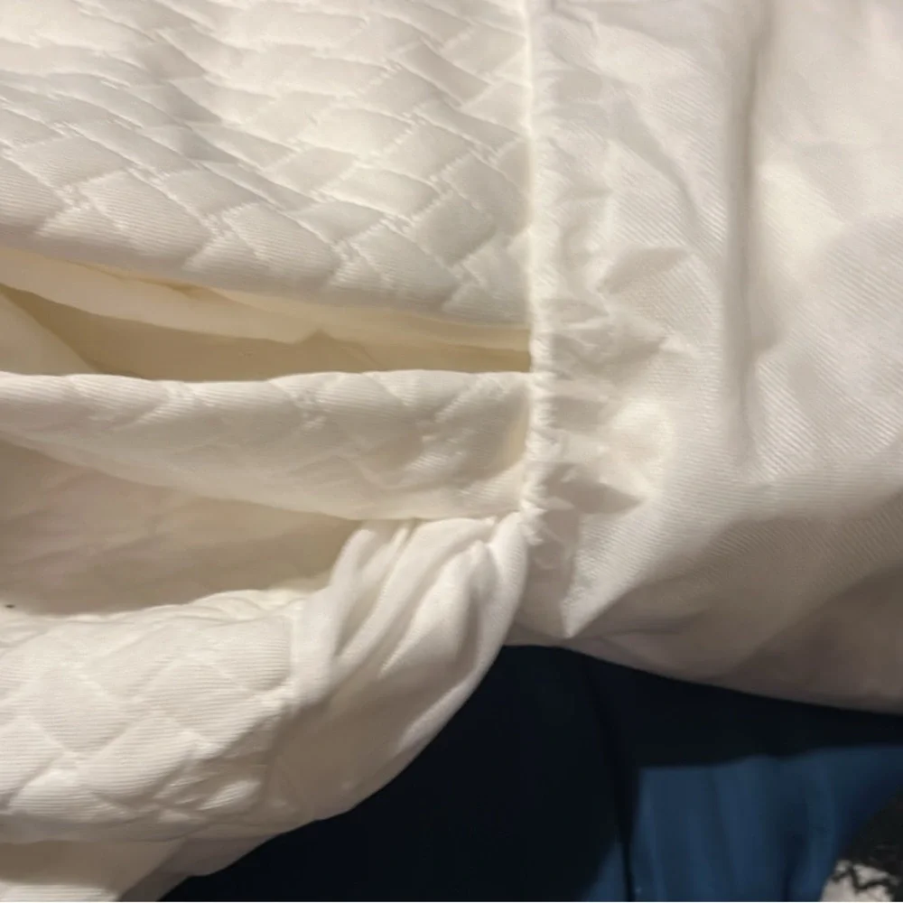 Cove White Mattress Cover